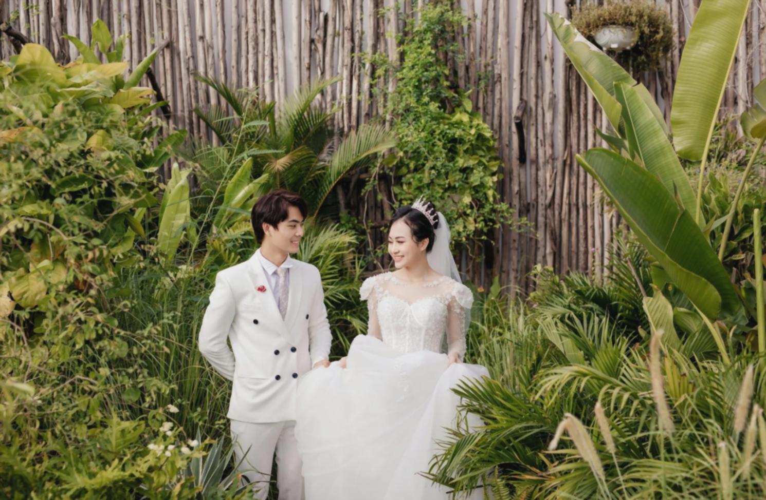 Famiglia che partecipa a un'attività educativa sulla resilienza