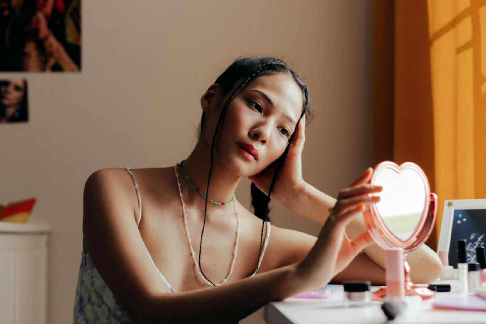 Famiglia che partecipa a sessioni pratiche di resilienza